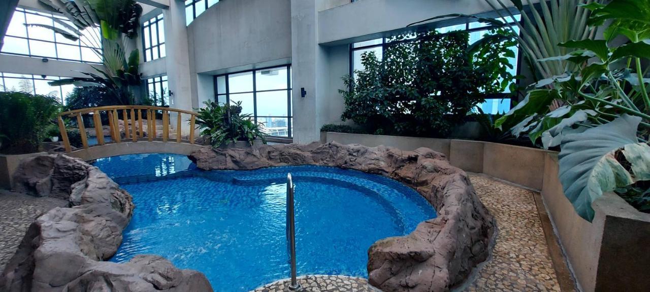 Spacious Studios Mandaluyong Kültér fotó