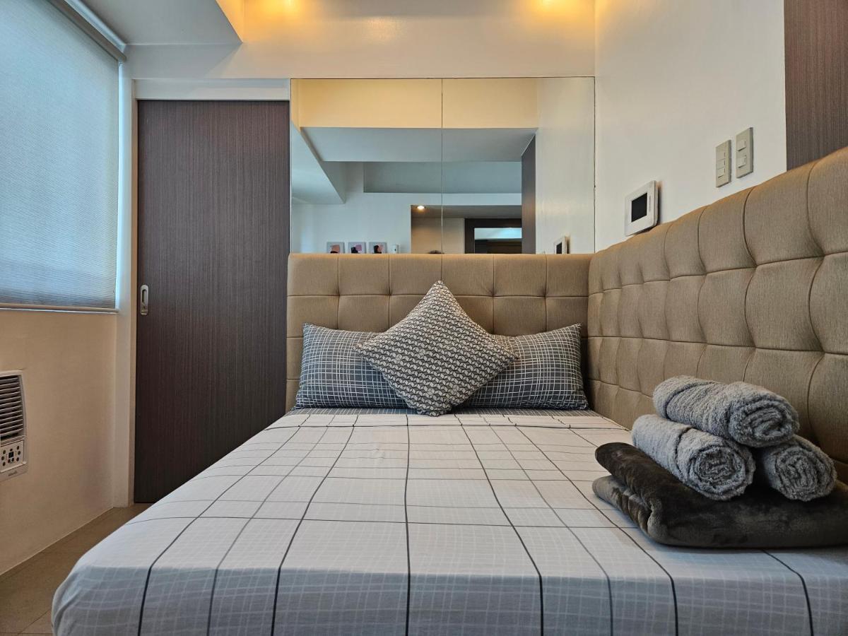Spacious Studios Mandaluyong Szoba fotó