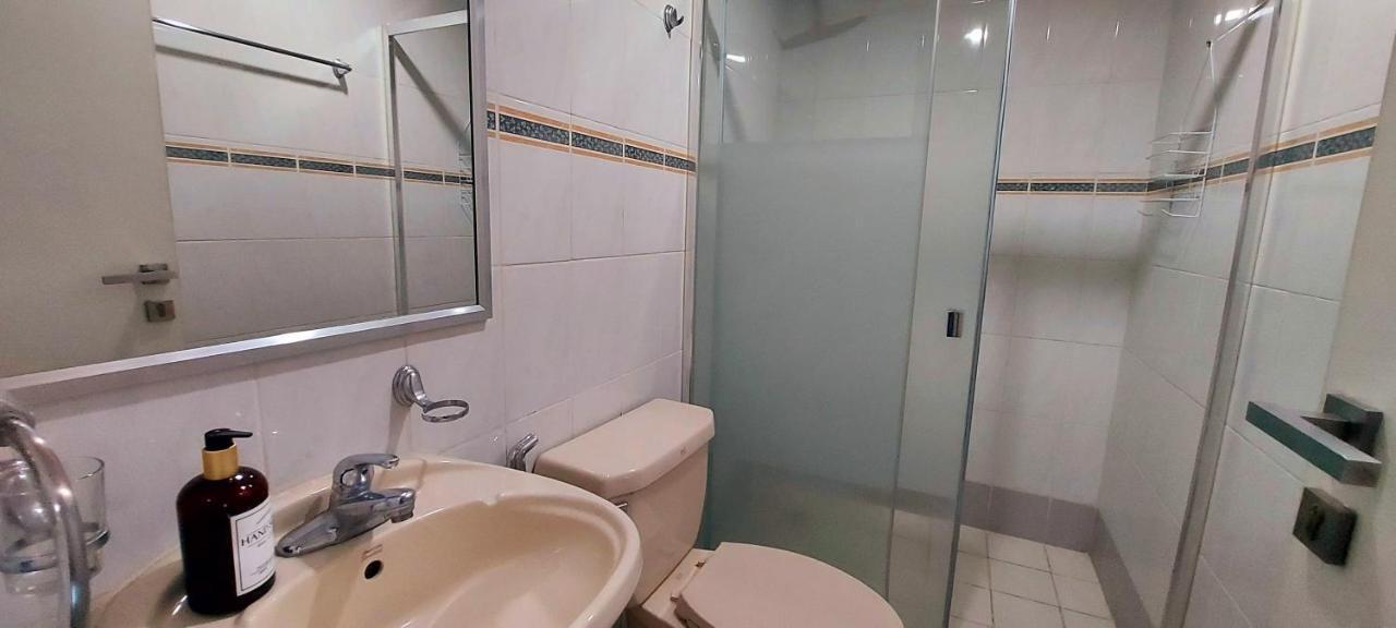Spacious Studios Mandaluyong Szoba fotó