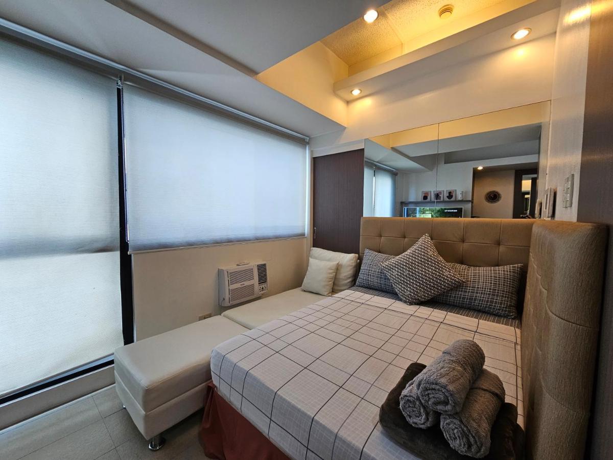 Spacious Studios Mandaluyong Szoba fotó